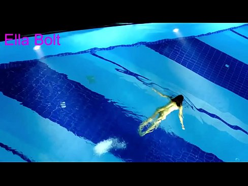 ❤️ Ùn possu micca piantà di fighjulà, ghjovana bionda catturata nuda in piscina ELLA BOLT Pornografia dura à noi ❤